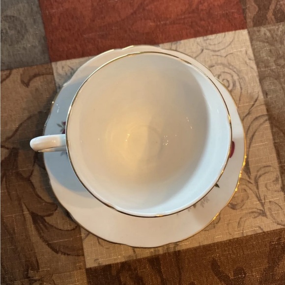 Antique Tea Cup 🌹 & Saucer Red Rose 🌹 Royal Sutherland Fine Bone China 🌹 - Picture 2 of 5